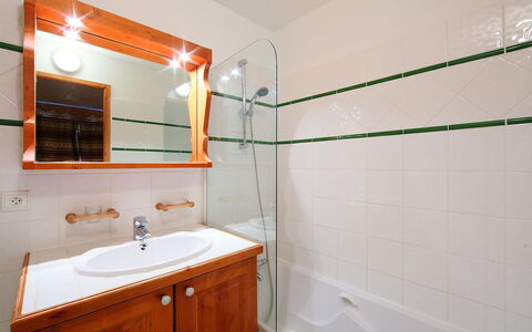 Tignes 396: Bagno, Camera, Proprietà, Piastrella, Arancia, Interior Design, Parete, Costruzione, Casa, Immobiliare