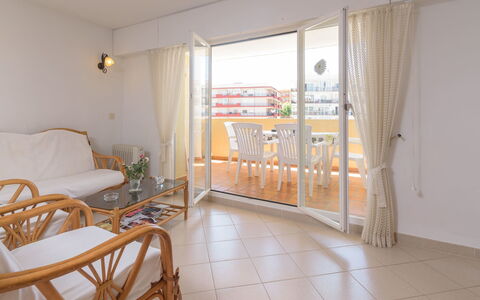 Girasol: Camera, Proprietà, Mobilia, Interior Design, Pavimento, Costruzione, Casa, Immobiliare, Soffitto, Casa
