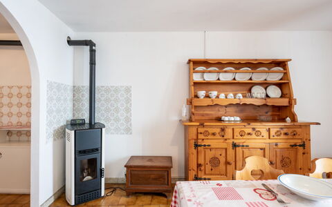 Vetan: Cabinetry, Legna, Casa, Pavimentazione, Cassetto, Pavimento, Cassettiera, Color Legno, Costruzione, Cucina