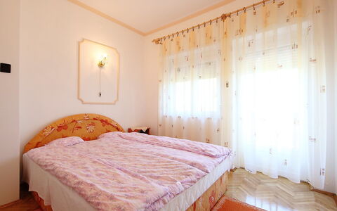 Daisy 2: Camera Da Letto, Letto, Camera, Mobilia, Proprietà, Lenzuolo, Telaio Del Letto, Materasso, Bedding, Interior Design
