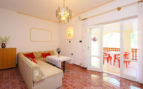 Daisy 2: Proprietà, Camera, Interior Design, Mobilia, Costruzione, Immobiliare, Soffitto, Pavimento, Casa, Camera Da Letto