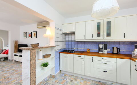 Verano: Proprietà, Camera, Mobilia, Cabinetry, Cucina, Controsoffitto, Costruzione, Interior Design, Casa, Immobiliare