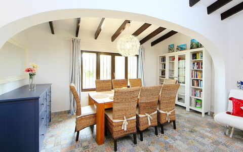 Verano: Proprietà, Camera, Costruzione, Interior Design, Mobilia, Sala Da Pranzo, Casa, Soffitto, Immobiliare, Casa