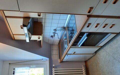 Weingut Krempel: Finestra, Luce, Legna, Architettura, Costruzione, Interior Design, Shade, Linea, Pavimento