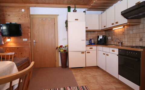 Aschau im Zillertal 320: Camera, Proprietà, Mobilia, Controsoffitto, Costruzione, Cabinetry, Cucina, Pavimento, Interior Design, Casa
