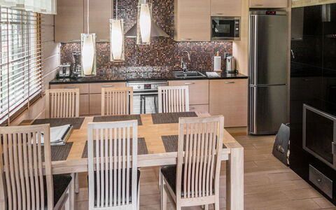 Villa Illi: Mobilia, Interior Design, Pavimentazione, Legna, Sedia, Cucina, Pavimento, Soffitto, Lampada, Illuminazione