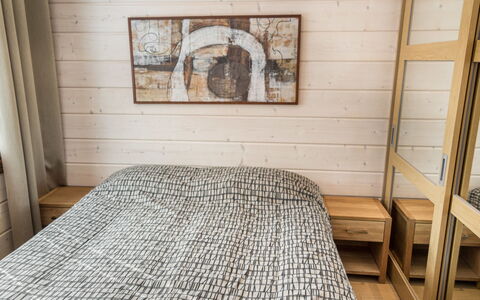 Villa Illi: Mobilia, Letto, Camera Da Letto, Pavimentazione, Pavimento, Legna, Interior Design, Lenzuolo, Bedding, Biancheria