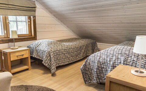 Villa Illi: Letto, Camera Da Letto, Pavimento, Pavimentazione, Interior Design, Legna, Lenzuolo, Bedding, Mobilia, Soffitto