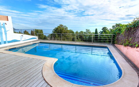 Fane: Piscina, Proprietà, Immobiliare, Acqua, Tempo Libero, Casa, Casa, Costruzione, Estate, Architettura