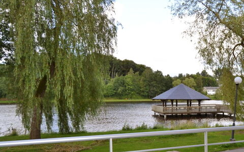 Les Terrasses du Lac: Albero, Paesaggio Naturale, Waterway, Stagno, Banca, Acqua, Fiume, Lago, Canale