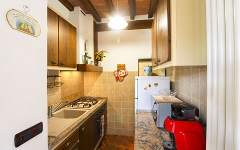 La Casetta nel Bosco: Cucina, Controsoffitto, Interior Design, Apparecchio Major, Elettrodomestico Da Cucina, Legna, Pavimentazione, Soffitto, Pavimento, Mobilia
