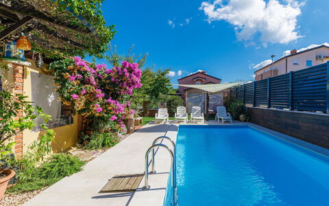 Umag Murine 200: Acqua, Pianta, Cielo, Nube, Proprietà, Costruzione, Vaso Di Fiori, Fiore, Azzurro, Piscina