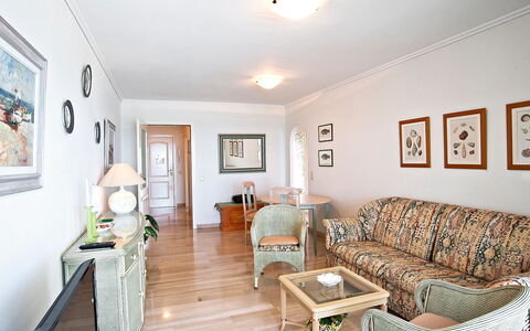 Golden Life: Camera, Proprietà, Soggiorno, Mobilia, Interior Design, Costruzione, Immobiliare, Casa, Casa, Soffitto