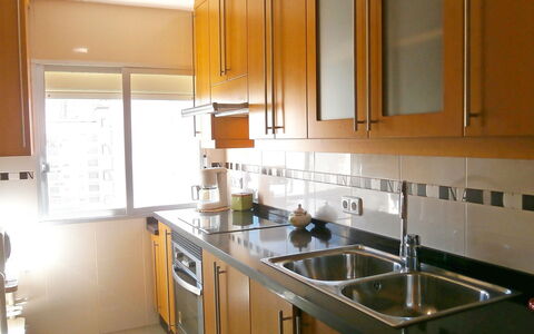La Goleta: Controsoffitto, Proprietà, Cabinetry, Cucina, Camera, Mobilia, Lavello, Costruzione, Interior Design, Immobiliare