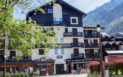Chamonix 710: Cielo, Costruzione, Finestra, Proprietà, Pianta, Nube, Montagna, Albero, Urban Design, Architettura