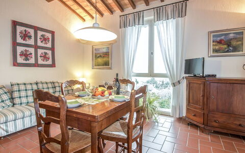 Olindia: Camera, Proprietà, Mobilia, Costruzione, Interior Design, Soffitto, Sala Da Pranzo, Tavolo, Pavimento, Casa