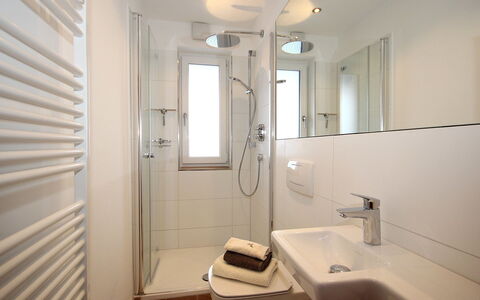 Seekarblick: Bagno, Camera, Proprietà, Interior Design, Idraulico Fixture, Architettura, Costruzione, Lavello, Casa, Rubinetto