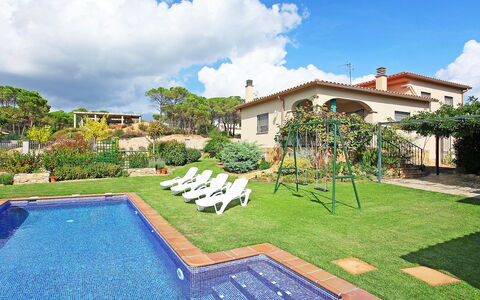 Marina: Proprietà, Immobiliare, Casa, Costruzione, Zona Residenziale, Casa, Estate, Piscina, Erba, Ricorrere