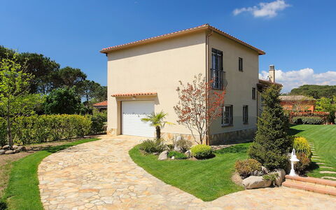 Marina: Proprietà, Casa, Casa, Immobiliare, Costruzione, Zona Residenziale, Lotto, Estate, Facciata, Architettura