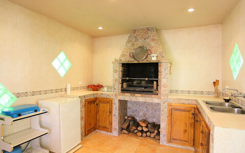 Marina: Proprietà, Camera, Mobilia, Interior Design, Costruzione, Cucina, Pavimento, Casa, Immobiliare, Soffitto