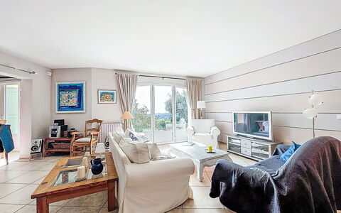 La Romarine: Mobilia, Interior Design, Pavimentazione, Pavimento, Soffitto, Divano, Camera, Soggiorno, Appartamento, Pavimento In Legno