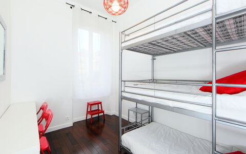 Villa Chalmette: Camera, Rosso, Proprietà, Interior Design, Costruzione, Mobilia, Casa, Immobiliare, Architettura, Pavimento