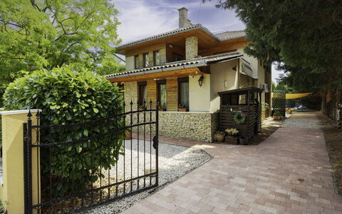 Villa Mediterran: Costruzione, Casa, Zona Residenziale, Casa, Architettura, Arbusto, Porta, Villetta, Estate, Brick