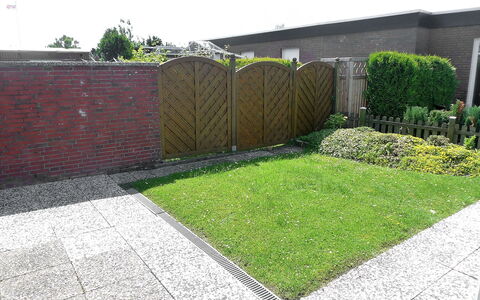Sonnenschein: Erba, Prato, Proprietà, Cortile, Giardino, Parete, Arbusto, Lotto, Graminacee, Pianta