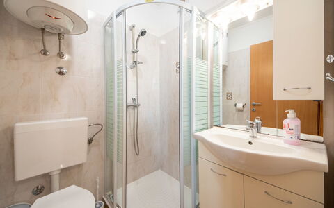 Kristijan: Marrone, Specchio, Rubinetto, Idraulico Fixture, Proprietà, Costruzione, Lavello, Bagno, Lavandino Del Bagno