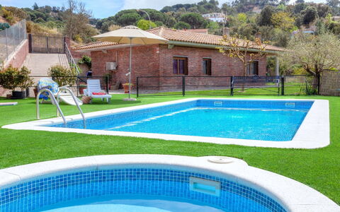 Astral: Piscina, Proprietà, Tempo Libero, Immobiliare, Casa, Centro Ricreativo, Erba, Casa, Costruzione, Estate