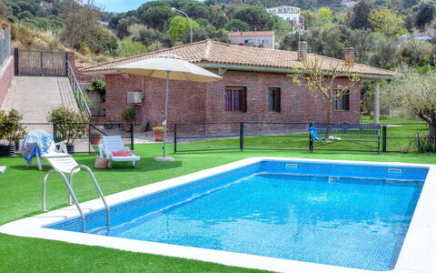 Astral: Pianta, Acqua, Proprietà, Costruzione, Nube, Piscina, Cielo, Azzurro, Erba, Albero