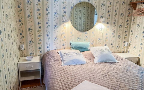 Leppäranta: Letto, Camera Da Letto, Interior Design, Mobilia, Lenzuolo, Legna, Bedding, Pavimento, Pavimentazione, Biancheria