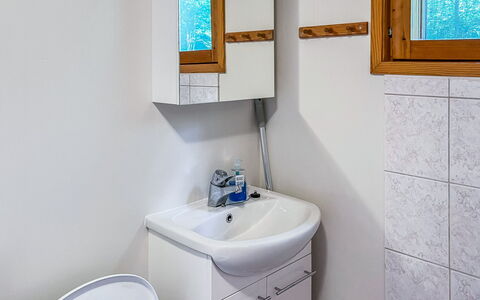 Leppäranta: Lavandino Del Bagno, Idraulico Fixture, Lavello, Pavimentazione, Legna, Interior Design, Pavimento, Bagno, Rubinetto, Idraulico