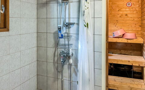 Leppäranta: Pavimentazione, Legna, Pavimento, Idraulico Fixture, Interior Design, Bagno, Idraulico, Soffione Doccia, Doccia, Camera
