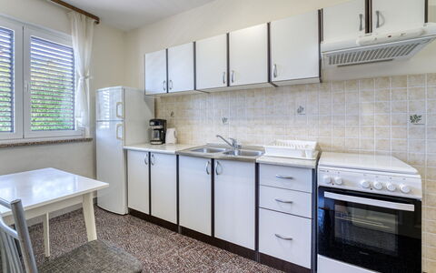 Franjo: Pavimentazione, Interior Design, Pavimento, Mobilia, Appartamento, Camera, Soffitto, Apparecchio Major, Cucina, Controsoffitto