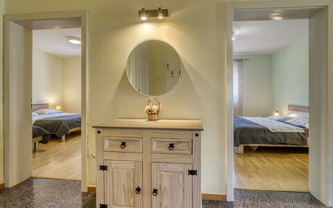 Franjo: Mobilia, Interior Design, Letto, Pavimentazione, Parete, Pavimento, Camera Da Letto, Camera, Legna, Soffitto