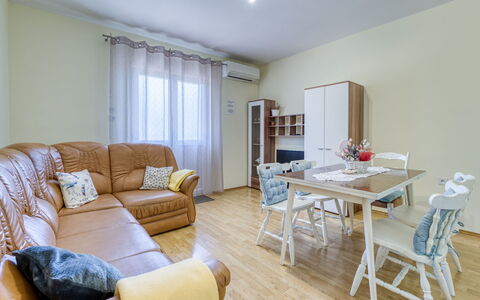 Franjo: Mobilia, Interior Design, Pavimentazione, Pavimento, Legna, Camera, Divano, Soffitto, Pavimento In Legno, Soggiorno