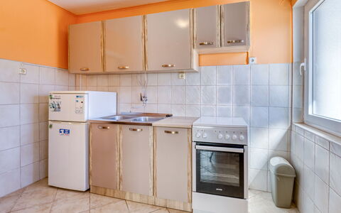 Opatija Ika 106: Apparecchio Major, Pavimentazione, Pavimento, Interior Design, Camera, Elettrodomestico Da Cucina, Cabinetry, Appartamento, Soffitto, Cucina