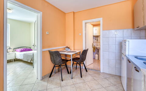 Opatija Ika 106: Pavimentazione, Pavimento, Interior Design, Mobilia, Soffitto, Appartamento, Camera, Camera Da Letto, Letto, Sedia