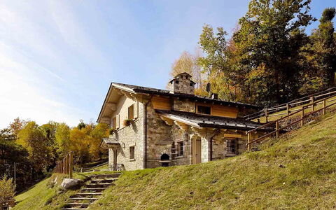 Chalet Anna: Proprietà, Cielo, Casa, Paesaggio Naturale, Albero, Area Rurale, Costruzione, Architettura, Erba, Casa