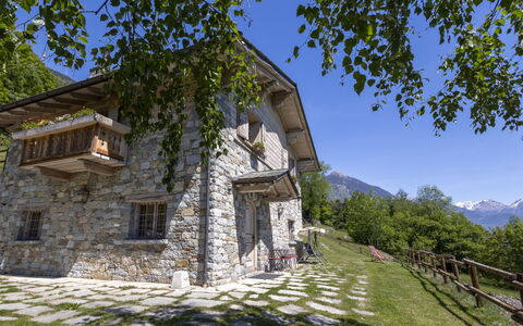 Chalet Anna: Costruzione, Casa, Casa, Villetta, Catena Montuosa, Area Rurale, Tetto, Insediamento Umano, Agriturismo, Valle