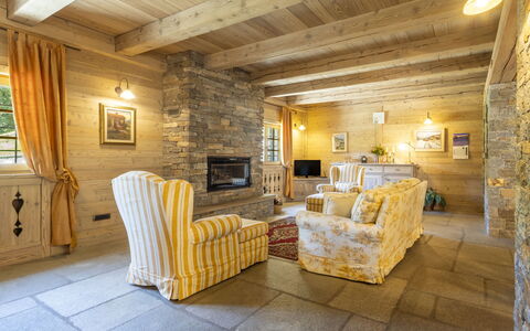Chalet Anna: Interior Design, Mobilia, Pavimentazione, Legna, Soffitto, Pavimento, Camera, Soggiorno, Illuminazione, Tavolo
