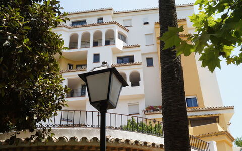 Marbella 170: Cielo, Costruzione, Finestra, Albero, Street Luce, Mondo, Urban Design, Quartiere, Zona Residenziale, Immobiliare