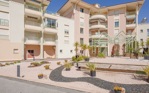 Quartier Latin: Appartamento, Estate, Condominio, Balcone, Dimora, Hacienda, Hotel, Villa, Driveway
