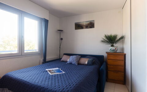 Résidence Aigue Marine: Mobilia, Proprietà, Finestra, Costruzione, Comfort, Legna, Pianta, Shade, Interior Design