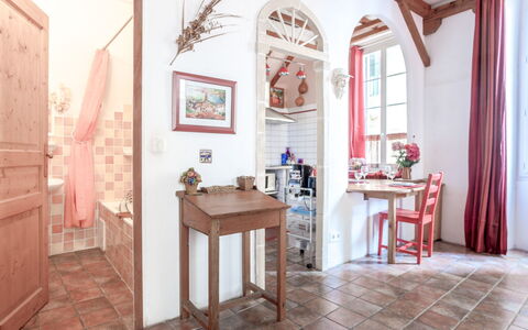 Miralheti: Tavolo, Cornice, Mobilia, Legna, Interior Design, Finestra, Pavimento, Costruzione, Casa, Pianta Della Casa