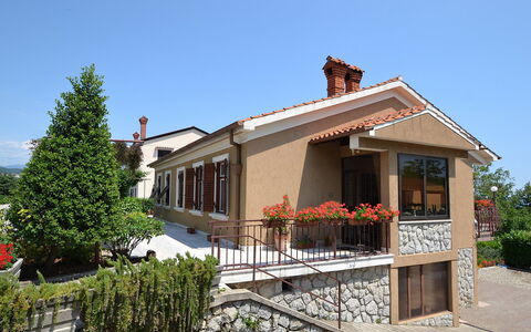 Opatija Pobri 112: Cielo, Pianta, Costruzione, Finestra, Casa, Lotto, Porta, Shade, Albero, Villetta