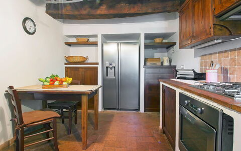 Cinigiano 100: Controsoffitto, Camera, Proprietà, Cucina, Mobilia, Cabinetry, Costruzione, Pavimento, Interior Design, Cucina Stufa