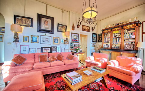 Il Principe: Soggiorno, Camera, Interior Design, Mobilia, Proprietà, Divano, Costruzione, Casa, Arancia, Casa