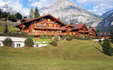 Chalet Cortina: Geografia Montane, Montagna, Catena Montuosa, Paesaggio Naturale, Paesino Di Montagna, Natura, Hill Station, Alpi, Cielo, Proprietà